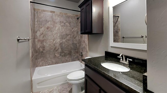 Building Photo - 16008 Mendoza Dr