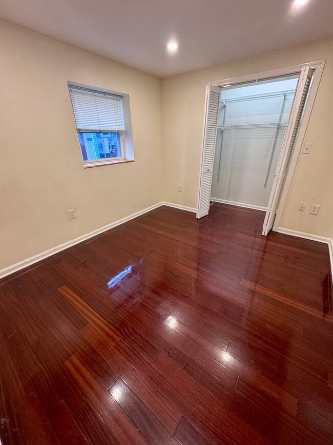 Building Photo - Two Bed Condo - Walking Distance to Downtown w/ Off Street Parking!