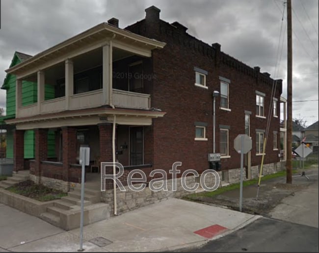 Building Photo - 671 E 5th Ave