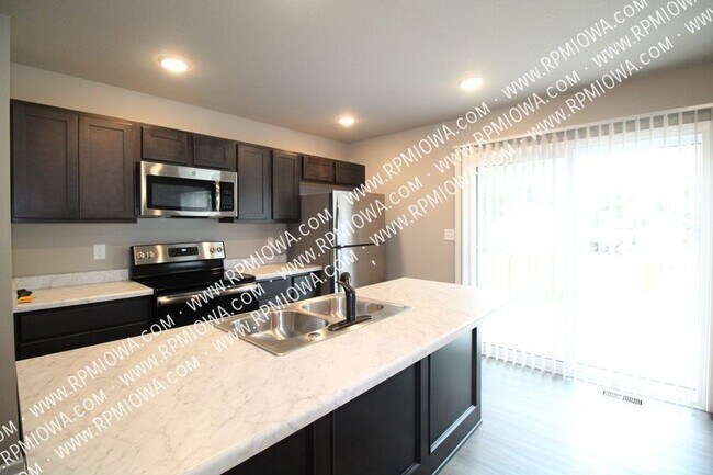 Building Photo - 4709 SW Logan St