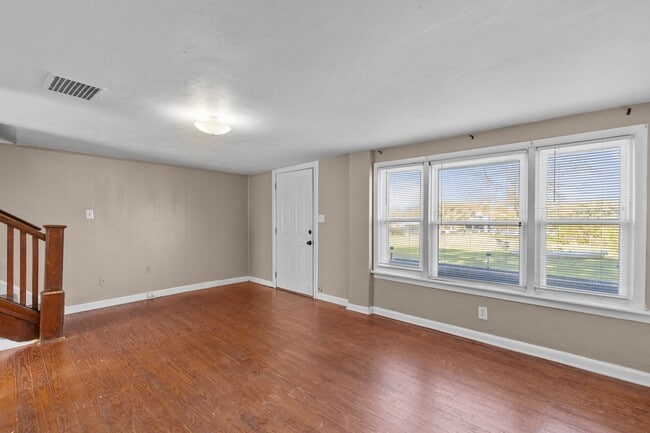 Building Photo - 1628 Bradford Terrace