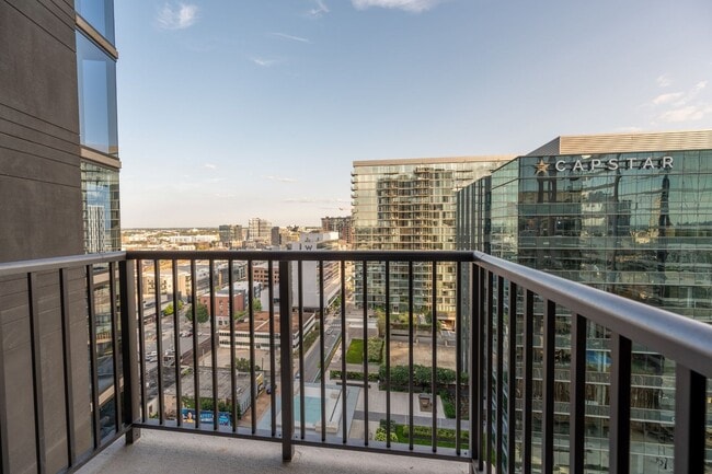 Building Photo - Welcome to your new home! Luxury 1BE1BA condo at the Pullman Gulch Union in the center of Nashvil...