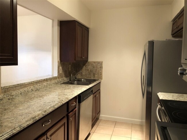 Building Photo - 8941 Gaylord Dr
