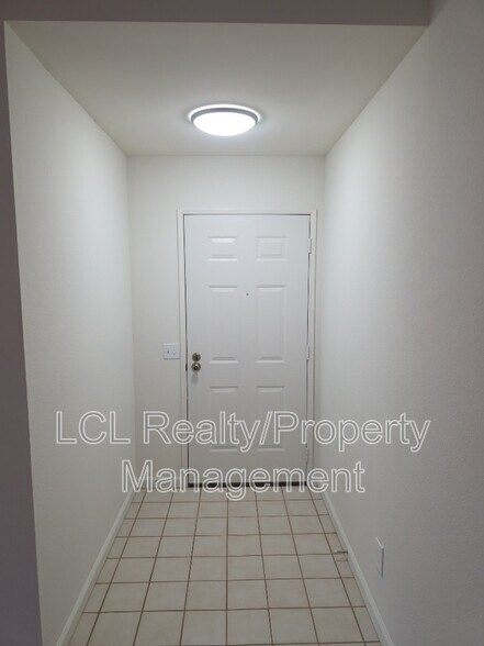 Building Photo - 28235 Encino Dr