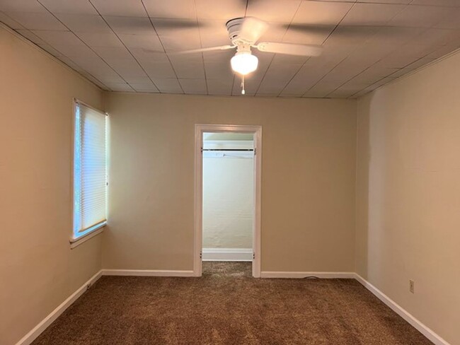 Building Photo - 4Bd/2Ba Two Story House-Available soon