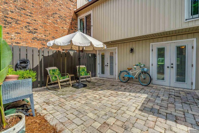Building Photo - 4830 Huron Dr