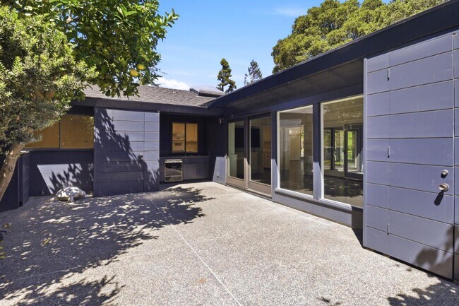 Building Photo - 820 Eucalyptus Ave