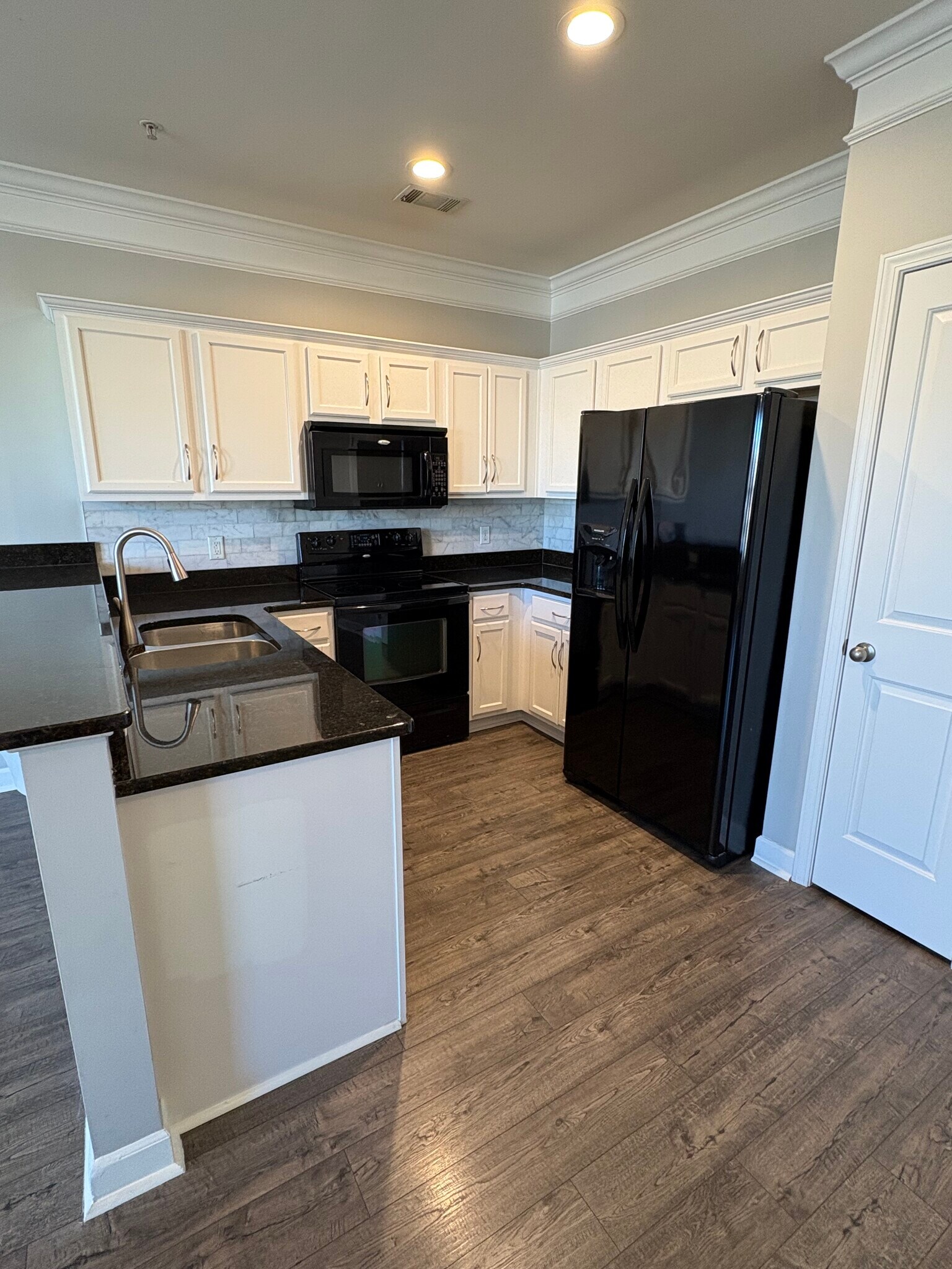 Building Photo - 2310 Elliott Ave