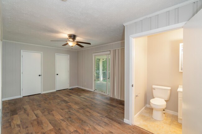 Building Photo - 6006 Fayette Ln