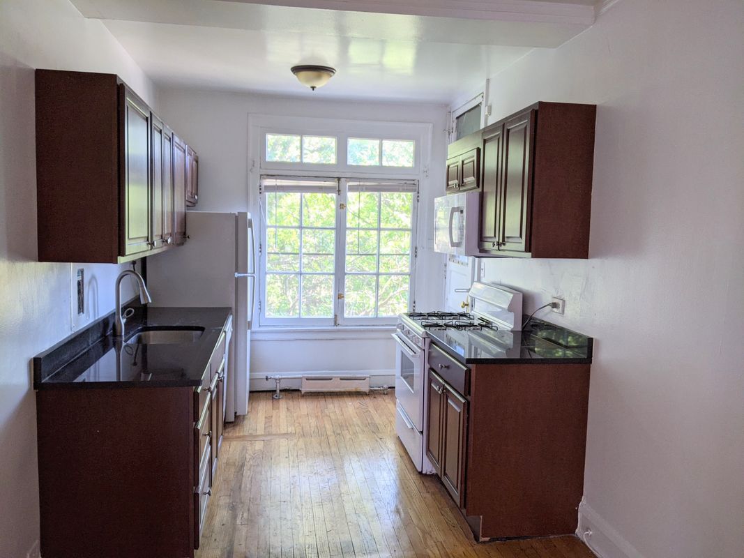 Building Photo - 905 Elmwood Ave