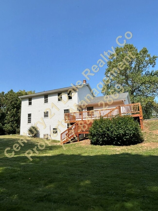 Building Photo - Gorgeous 4 Bedroom Home located in Northeastern School District with a 2 Car Garage