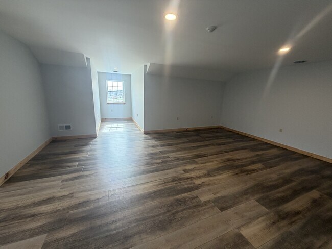 Building Photo - 990 Buck Heights Rd