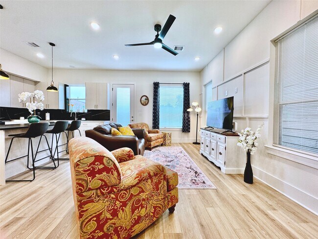 Building Photo - 225 Noras Ln