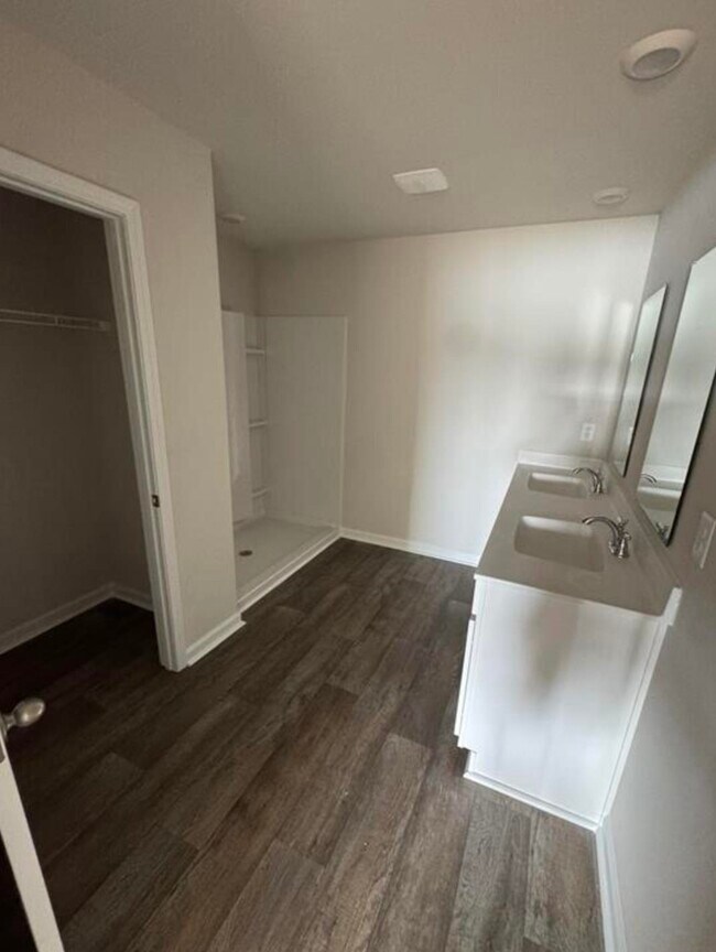 Building Photo - 403 Acosta Cir