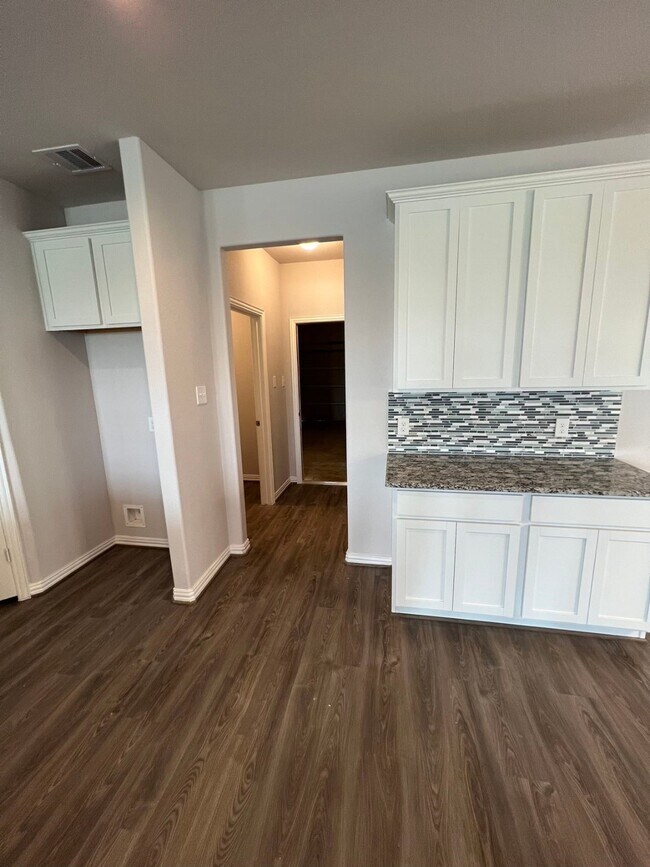 Building Photo - 15446 Islandview Ln