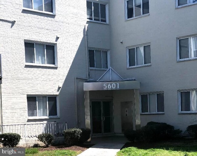 Building Photo - 5601 Parker House Terrace