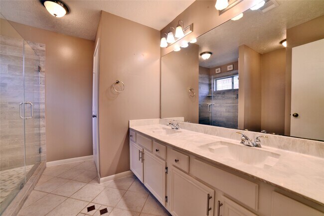 Building Photo - 4611 Kimball Dr