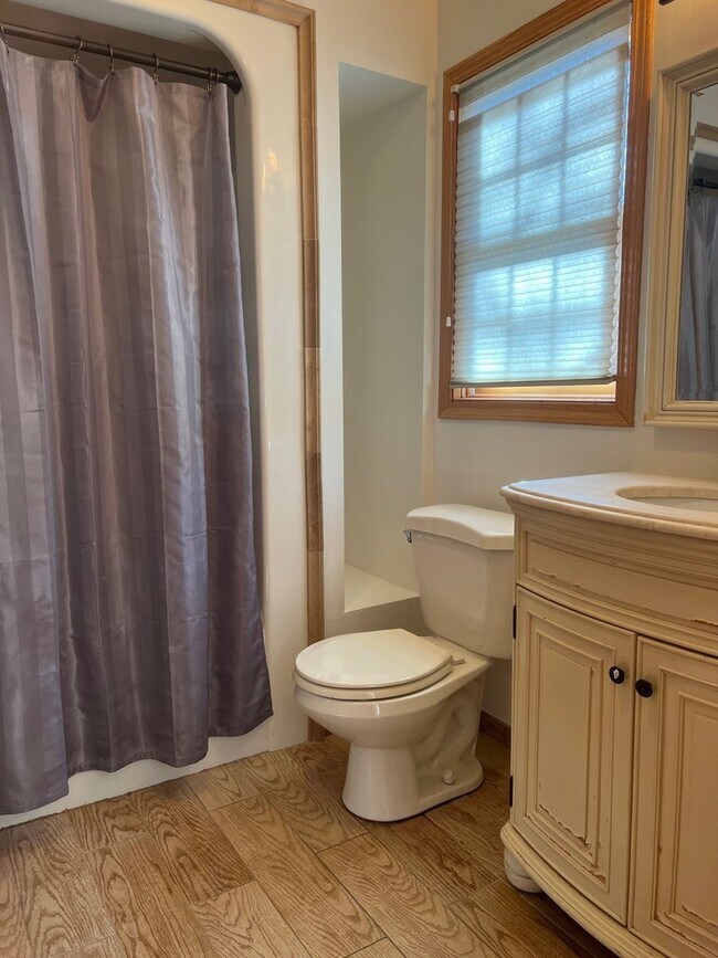 Building Photo - 1804 Chapel Ct