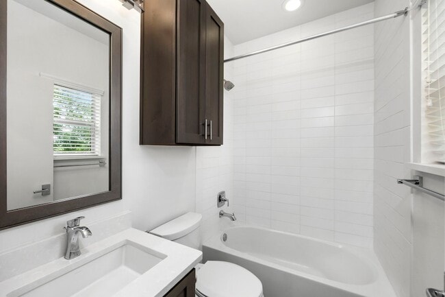 Building Photo - 1808 Oakdale St