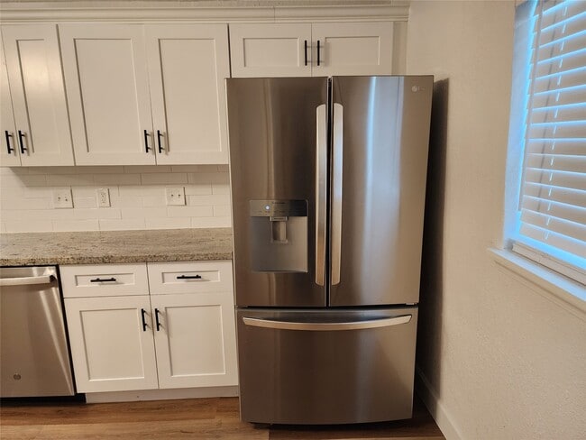 Building Photo - 2120 Yates St