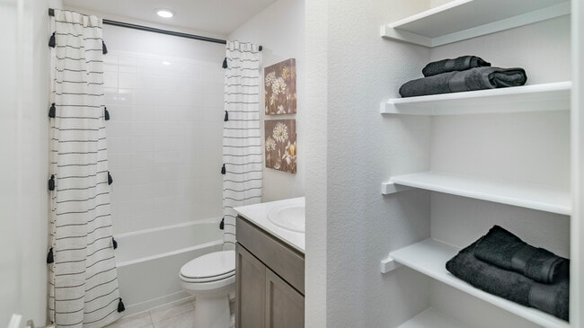 Building Photo - 402 Goliad St