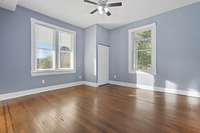 Building Photo - 5821 Royal Oak Ave