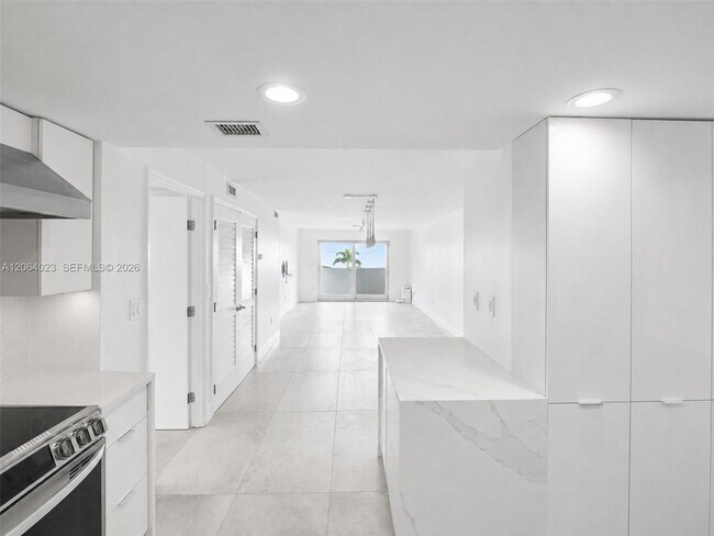 Building Photo - 6725 Harding Ave