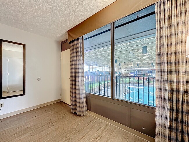 Building Photo - 910 Suemac Rd