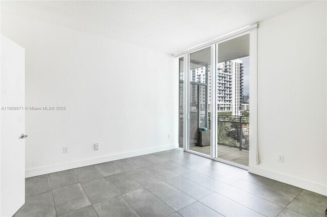 Building Photo - 350 NE 24th St