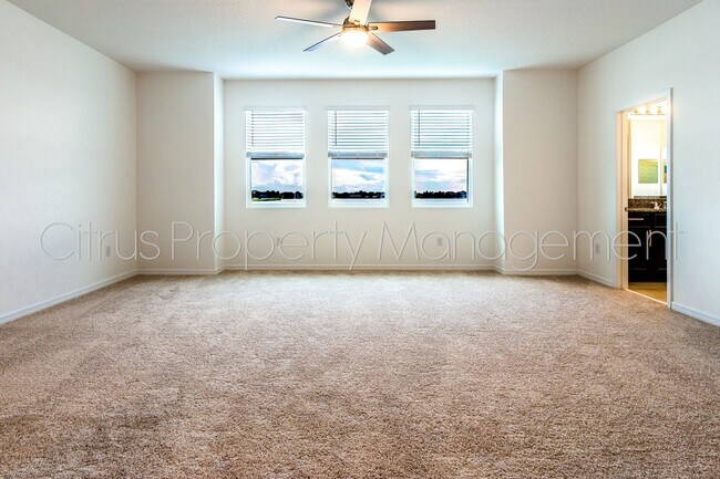 Building Photo - Beautiful Waterfront Home (4/3.5) in Grove...