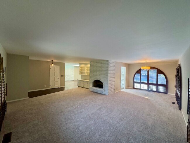 Building Photo - Spacious Single Level Home with Swimming Pool in Alamo Available Now!