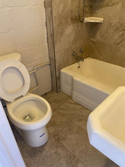 Building Photo - 7736 Ranchland Dr