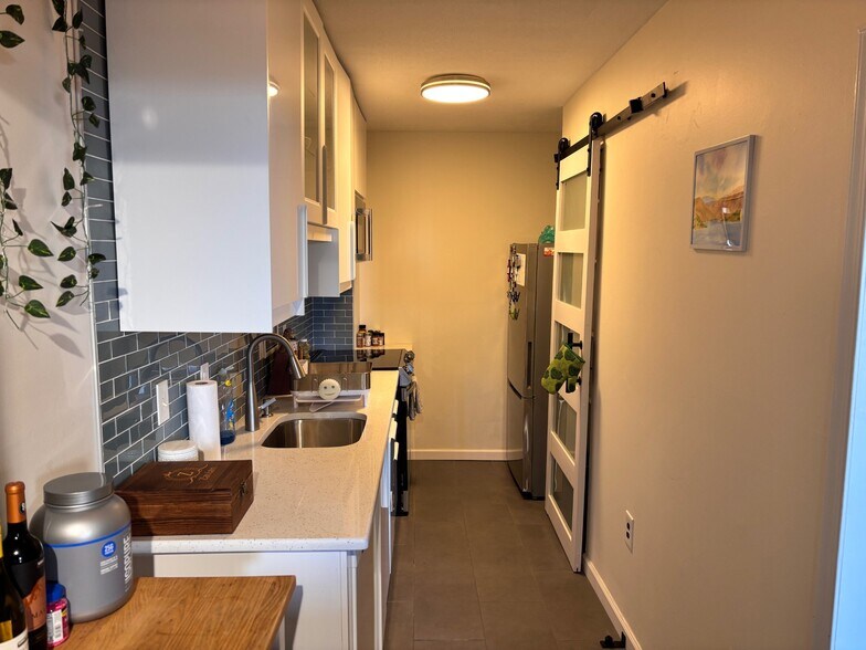 Building Photo - 4242 East West Hwy