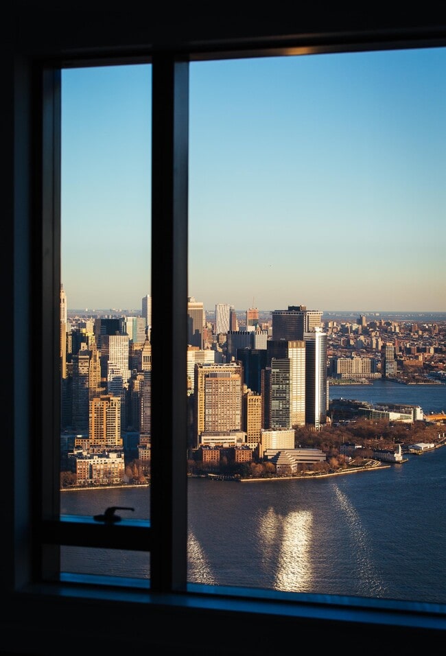 Building Photo - 99 Hudson St