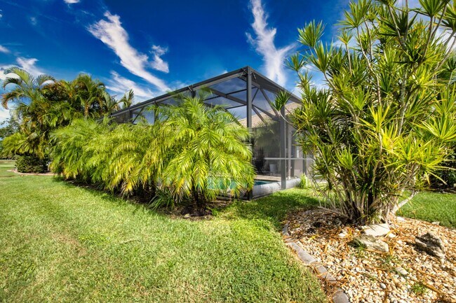 Building Photo - Seasonal Short-Term Single Family Pool Home in Pelican Pointe Golf & Country Club!