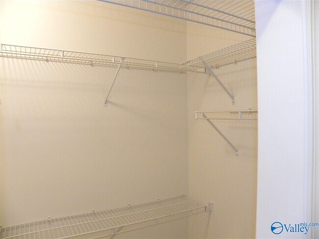 Building Photo - 104 Nobleton Ln NW