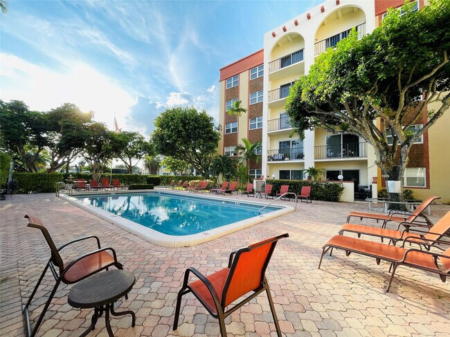 Building Photo - 400 N Riverside Dr