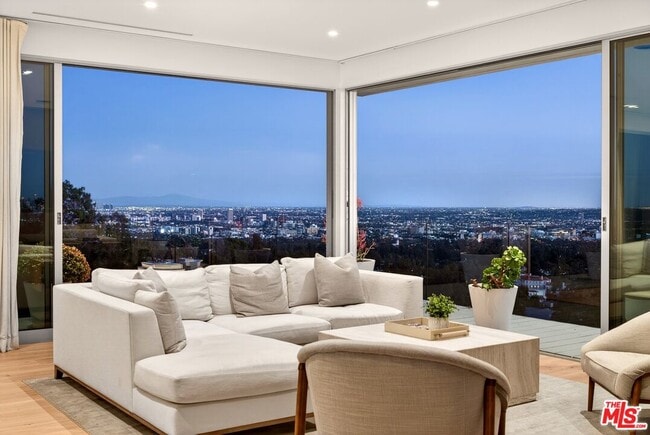 Building Photo - 9894 Beverly Grove Dr