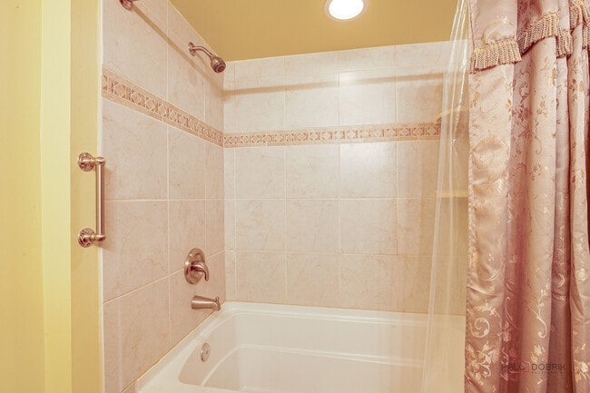 Building Photo - 1613 Pebble Beach Dr