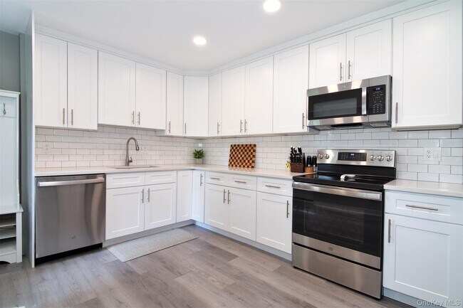 Primary Photo - 140 N Broadway