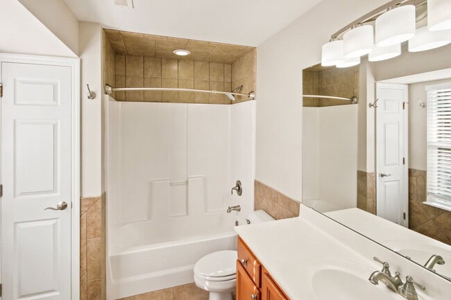 Building Photo - 404 Willott Square Dr