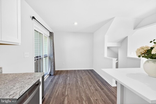Building Photo - 6364 Pebblebrook Dr
