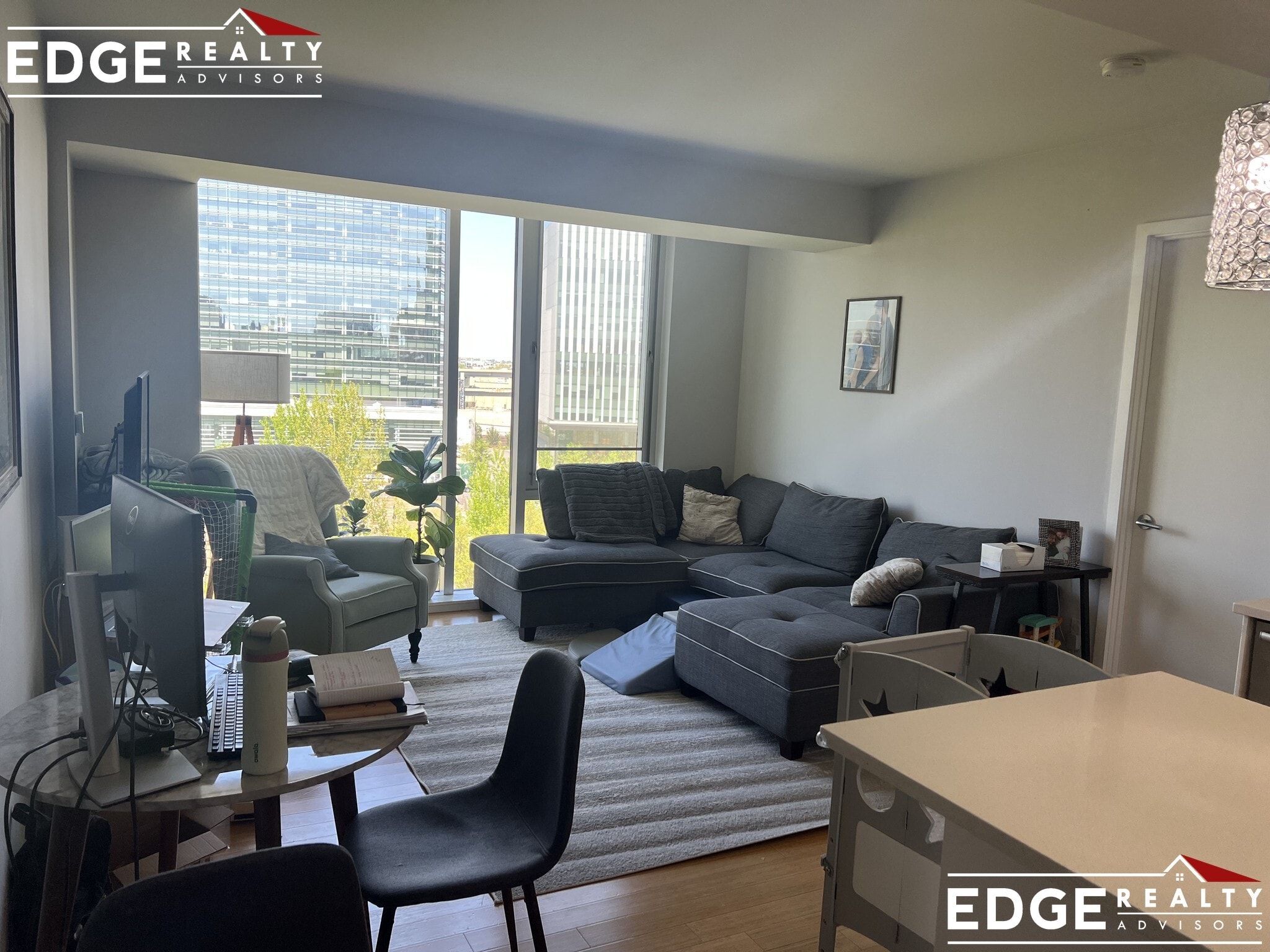 Building Photo - 2 Earhart St