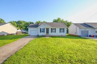 Building Photo - Close to Post!
