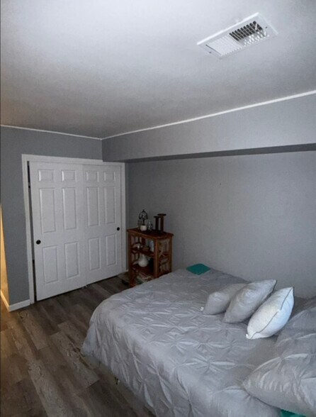 Building Photo - 306 Sharon Garden Ct