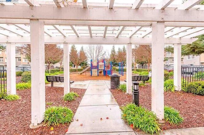 Building Photo - 37421 Glenbrook Ter