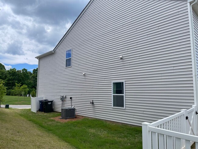Building Photo - New Construction 4BR 2.5BA | The Falls at ...