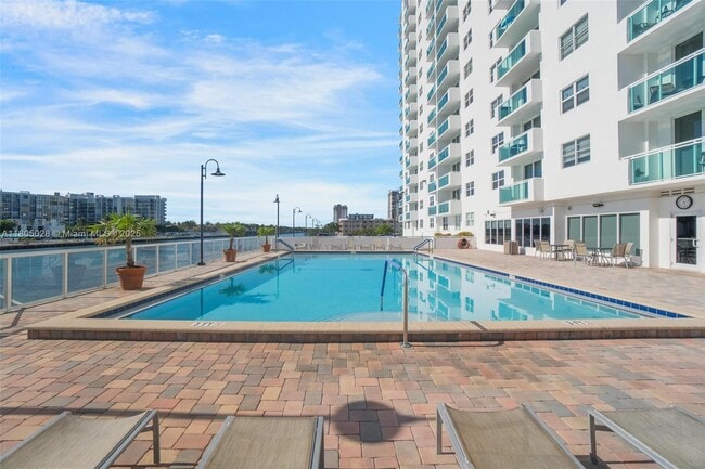 Building Photo - 3000 S Ocean Dr