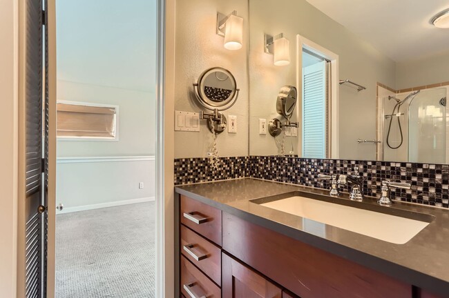 Building Photo - AMAZING LOCATION 2 Bed 2 Bath Condo In The Heart of Downtown Boulder
