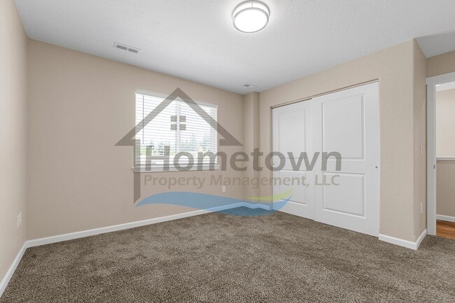Building Photo - 3 Bedroom 3 Bathroom Home with Attached Ga...